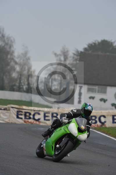 Mallory park Leicestershire;Mallory park photographs;Motorcycle action photographs;event digital images;eventdigitalimages;mallory park;no limits trackday;peter wileman photography;trackday;trackday digital images;trackday photos