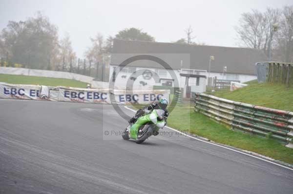 Mallory park Leicestershire;Mallory park photographs;Motorcycle action photographs;event digital images;eventdigitalimages;mallory park;no limits trackday;peter wileman photography;trackday;trackday digital images;trackday photos