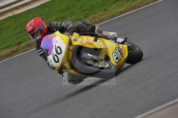 Mallory park Leicestershire;Mallory park photographs;Motorcycle action photographs;event digital images;eventdigitalimages;mallory park;no limits trackday;peter wileman photography;trackday;trackday digital images;trackday photos
