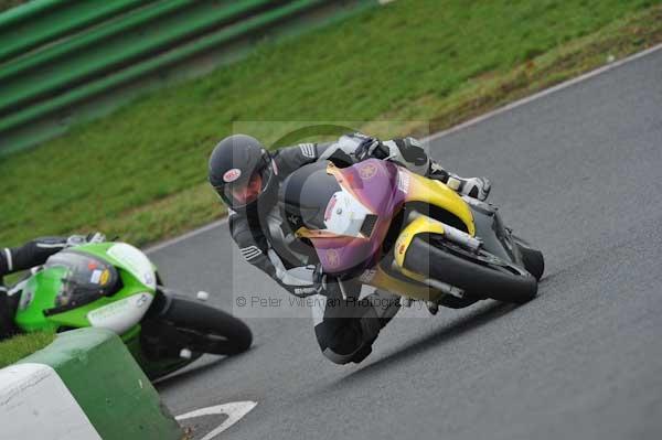 Mallory park Leicestershire;Mallory park photographs;Motorcycle action photographs;event digital images;eventdigitalimages;mallory park;no limits trackday;peter wileman photography;trackday;trackday digital images;trackday photos