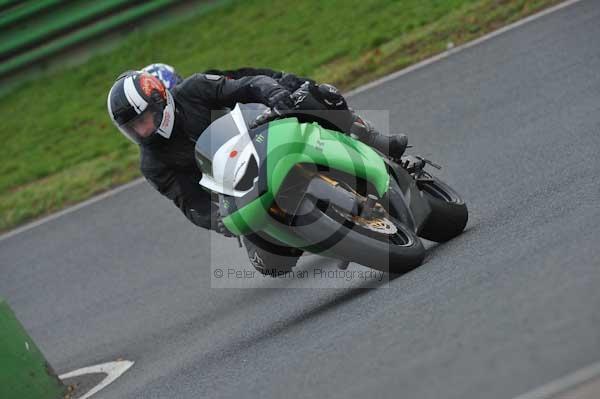 Mallory park Leicestershire;Mallory park photographs;Motorcycle action photographs;event digital images;eventdigitalimages;mallory park;no limits trackday;peter wileman photography;trackday;trackday digital images;trackday photos