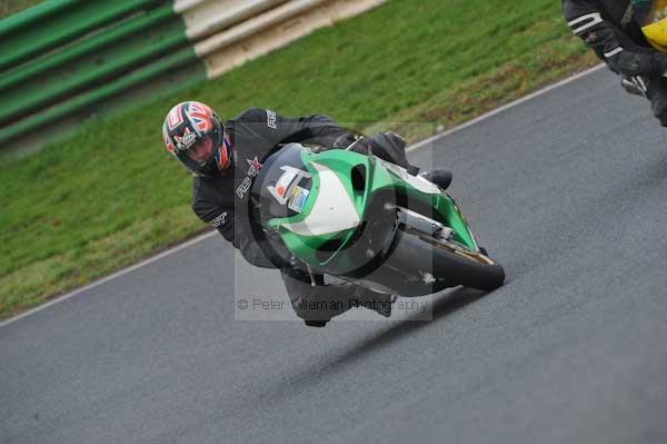 Mallory park Leicestershire;Mallory park photographs;Motorcycle action photographs;event digital images;eventdigitalimages;mallory park;no limits trackday;peter wileman photography;trackday;trackday digital images;trackday photos