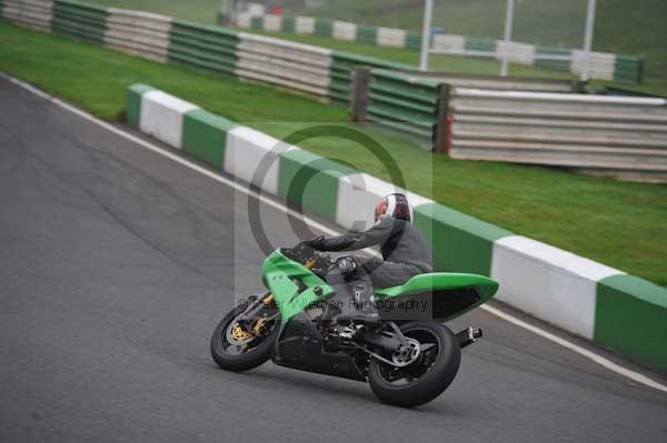 Mallory park Leicestershire;Mallory park photographs;Motorcycle action photographs;event digital images;eventdigitalimages;mallory park;no limits trackday;peter wileman photography;trackday;trackday digital images;trackday photos