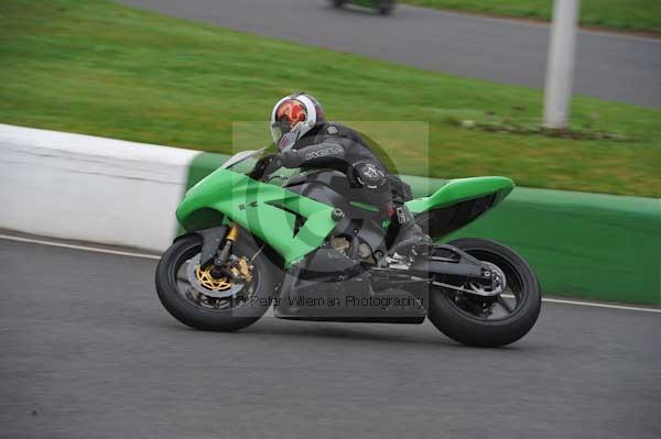 Mallory park Leicestershire;Mallory park photographs;Motorcycle action photographs;event digital images;eventdigitalimages;mallory park;no limits trackday;peter wileman photography;trackday;trackday digital images;trackday photos