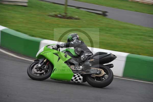 Mallory park Leicestershire;Mallory park photographs;Motorcycle action photographs;event digital images;eventdigitalimages;mallory park;no limits trackday;peter wileman photography;trackday;trackday digital images;trackday photos