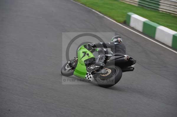Mallory park Leicestershire;Mallory park photographs;Motorcycle action photographs;event digital images;eventdigitalimages;mallory park;no limits trackday;peter wileman photography;trackday;trackday digital images;trackday photos