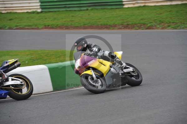 Mallory park Leicestershire;Mallory park photographs;Motorcycle action photographs;event digital images;eventdigitalimages;mallory park;no limits trackday;peter wileman photography;trackday;trackday digital images;trackday photos