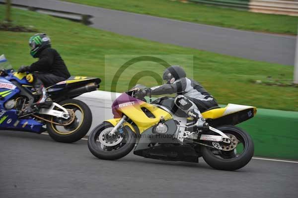 Mallory park Leicestershire;Mallory park photographs;Motorcycle action photographs;event digital images;eventdigitalimages;mallory park;no limits trackday;peter wileman photography;trackday;trackday digital images;trackday photos