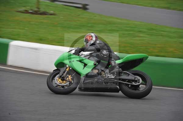 Mallory park Leicestershire;Mallory park photographs;Motorcycle action photographs;event digital images;eventdigitalimages;mallory park;no limits trackday;peter wileman photography;trackday;trackday digital images;trackday photos