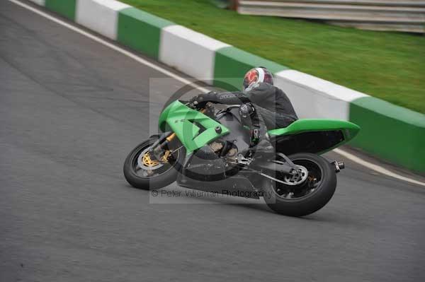 Mallory park Leicestershire;Mallory park photographs;Motorcycle action photographs;event digital images;eventdigitalimages;mallory park;no limits trackday;peter wileman photography;trackday;trackday digital images;trackday photos