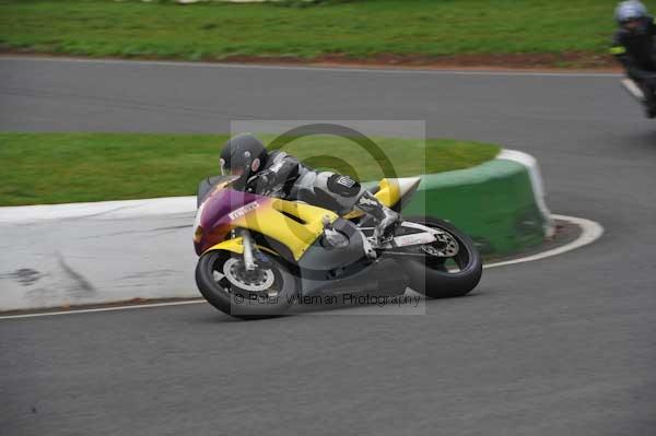 Mallory park Leicestershire;Mallory park photographs;Motorcycle action photographs;event digital images;eventdigitalimages;mallory park;no limits trackday;peter wileman photography;trackday;trackday digital images;trackday photos