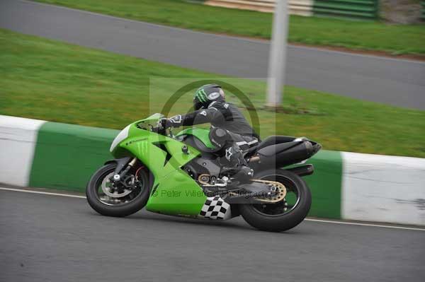 Mallory park Leicestershire;Mallory park photographs;Motorcycle action photographs;event digital images;eventdigitalimages;mallory park;no limits trackday;peter wileman photography;trackday;trackday digital images;trackday photos