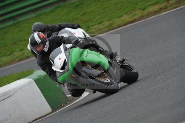 Mallory park Leicestershire;Mallory park photographs;Motorcycle action photographs;event digital images;eventdigitalimages;mallory park;no limits trackday;peter wileman photography;trackday;trackday digital images;trackday photos