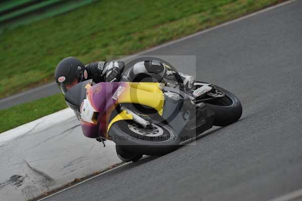 Mallory park Leicestershire;Mallory park photographs;Motorcycle action photographs;event digital images;eventdigitalimages;mallory park;no limits trackday;peter wileman photography;trackday;trackday digital images;trackday photos