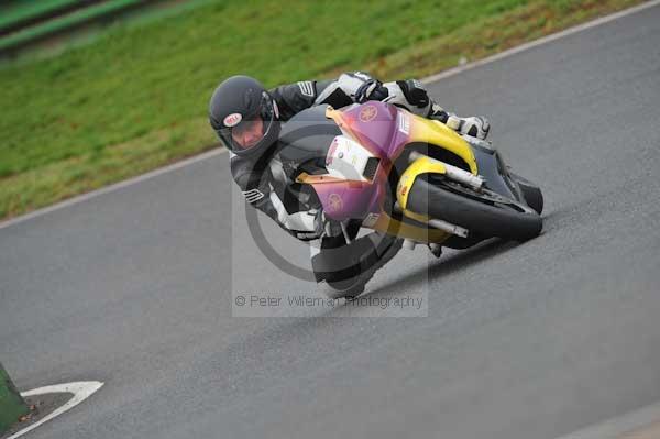 Mallory park Leicestershire;Mallory park photographs;Motorcycle action photographs;event digital images;eventdigitalimages;mallory park;no limits trackday;peter wileman photography;trackday;trackday digital images;trackday photos