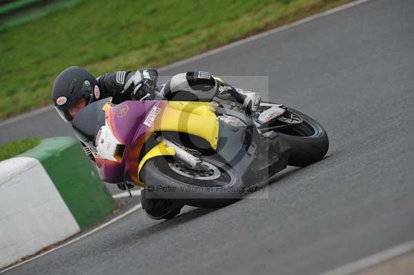 Mallory park Leicestershire;Mallory park photographs;Motorcycle action photographs;event digital images;eventdigitalimages;mallory park;no limits trackday;peter wileman photography;trackday;trackday digital images;trackday photos