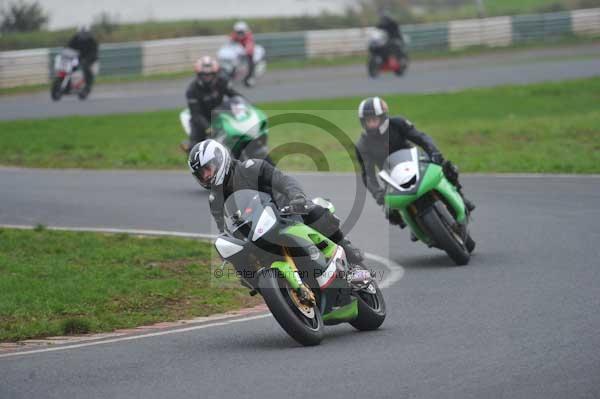 Mallory park Leicestershire;Mallory park photographs;Motorcycle action photographs;event digital images;eventdigitalimages;mallory park;no limits trackday;peter wileman photography;trackday;trackday digital images;trackday photos