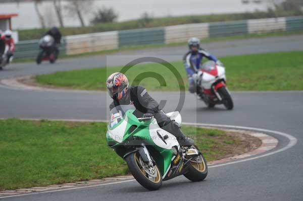 Mallory park Leicestershire;Mallory park photographs;Motorcycle action photographs;event digital images;eventdigitalimages;mallory park;no limits trackday;peter wileman photography;trackday;trackday digital images;trackday photos