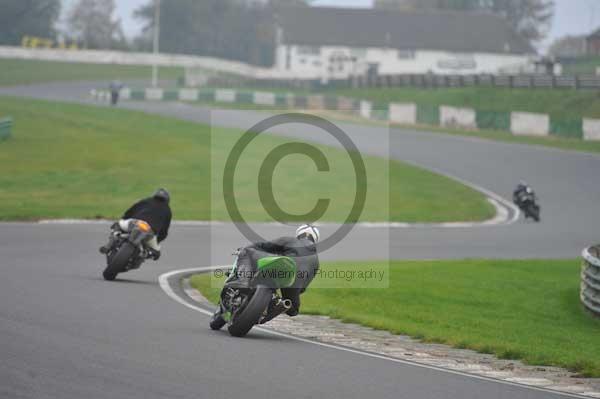 Mallory park Leicestershire;Mallory park photographs;Motorcycle action photographs;event digital images;eventdigitalimages;mallory park;no limits trackday;peter wileman photography;trackday;trackday digital images;trackday photos