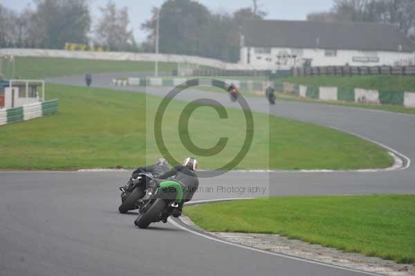 Mallory park Leicestershire;Mallory park photographs;Motorcycle action photographs;event digital images;eventdigitalimages;mallory park;no limits trackday;peter wileman photography;trackday;trackday digital images;trackday photos