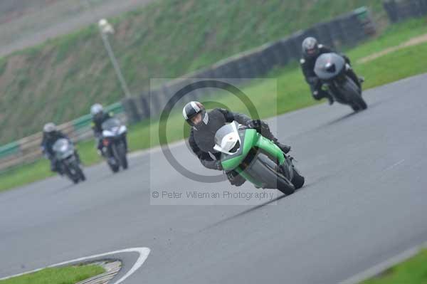 Mallory park Leicestershire;Mallory park photographs;Motorcycle action photographs;event digital images;eventdigitalimages;mallory park;no limits trackday;peter wileman photography;trackday;trackday digital images;trackday photos