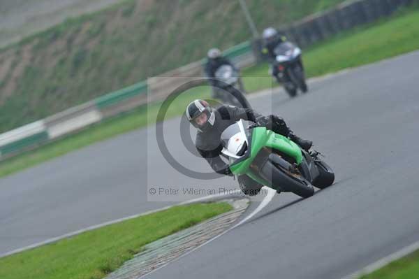 Mallory park Leicestershire;Mallory park photographs;Motorcycle action photographs;event digital images;eventdigitalimages;mallory park;no limits trackday;peter wileman photography;trackday;trackday digital images;trackday photos