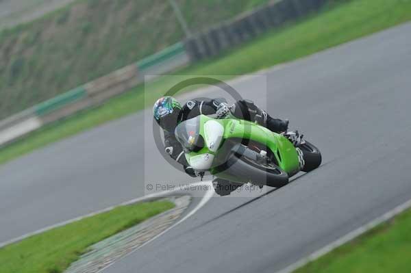 Mallory park Leicestershire;Mallory park photographs;Motorcycle action photographs;event digital images;eventdigitalimages;mallory park;no limits trackday;peter wileman photography;trackday;trackday digital images;trackday photos