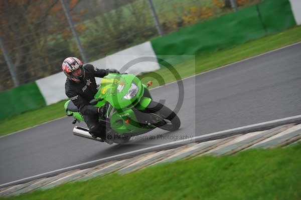 Mallory park Leicestershire;Mallory park photographs;Motorcycle action photographs;event digital images;eventdigitalimages;mallory park;no limits trackday;peter wileman photography;trackday;trackday digital images;trackday photos