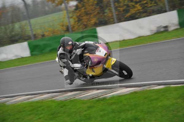 Mallory park Leicestershire;Mallory park photographs;Motorcycle action photographs;event digital images;eventdigitalimages;mallory park;no limits trackday;peter wileman photography;trackday;trackday digital images;trackday photos