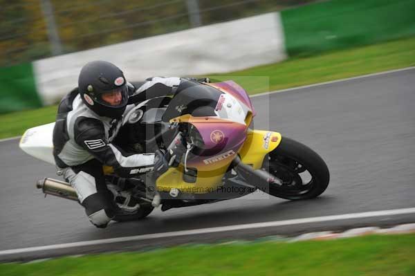 Mallory park Leicestershire;Mallory park photographs;Motorcycle action photographs;event digital images;eventdigitalimages;mallory park;no limits trackday;peter wileman photography;trackday;trackday digital images;trackday photos