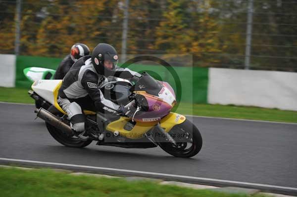 Mallory park Leicestershire;Mallory park photographs;Motorcycle action photographs;event digital images;eventdigitalimages;mallory park;no limits trackday;peter wileman photography;trackday;trackday digital images;trackday photos