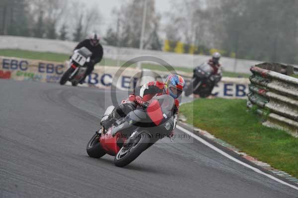 Mallory park Leicestershire;Mallory park photographs;Motorcycle action photographs;event digital images;eventdigitalimages;mallory park;no limits trackday;peter wileman photography;trackday;trackday digital images;trackday photos