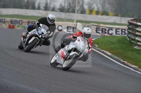 Mallory park Leicestershire;Mallory park photographs;Motorcycle action photographs;event digital images;eventdigitalimages;mallory park;no limits trackday;peter wileman photography;trackday;trackday digital images;trackday photos