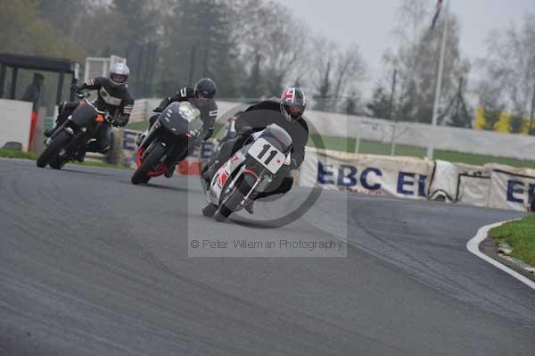 Mallory park Leicestershire;Mallory park photographs;Motorcycle action photographs;event digital images;eventdigitalimages;mallory park;no limits trackday;peter wileman photography;trackday;trackday digital images;trackday photos