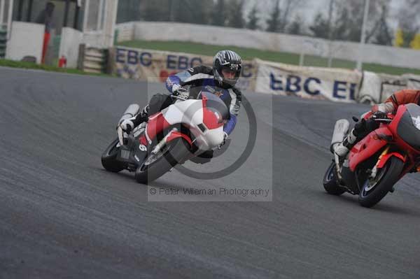 Mallory park Leicestershire;Mallory park photographs;Motorcycle action photographs;event digital images;eventdigitalimages;mallory park;no limits trackday;peter wileman photography;trackday;trackday digital images;trackday photos