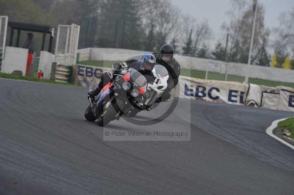 Mallory park Leicestershire;Mallory park photographs;Motorcycle action photographs;event digital images;eventdigitalimages;mallory park;no limits trackday;peter wileman photography;trackday;trackday digital images;trackday photos