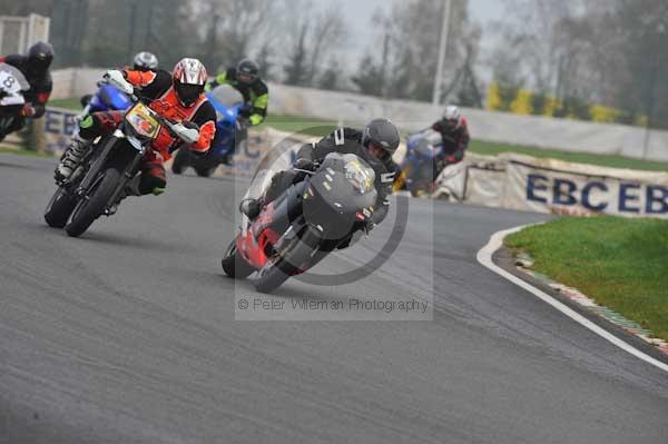Mallory park Leicestershire;Mallory park photographs;Motorcycle action photographs;event digital images;eventdigitalimages;mallory park;no limits trackday;peter wileman photography;trackday;trackday digital images;trackday photos