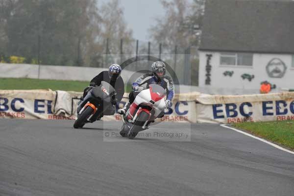 Mallory park Leicestershire;Mallory park photographs;Motorcycle action photographs;event digital images;eventdigitalimages;mallory park;no limits trackday;peter wileman photography;trackday;trackday digital images;trackday photos
