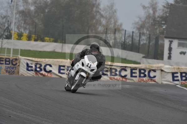 Mallory park Leicestershire;Mallory park photographs;Motorcycle action photographs;event digital images;eventdigitalimages;mallory park;no limits trackday;peter wileman photography;trackday;trackday digital images;trackday photos
