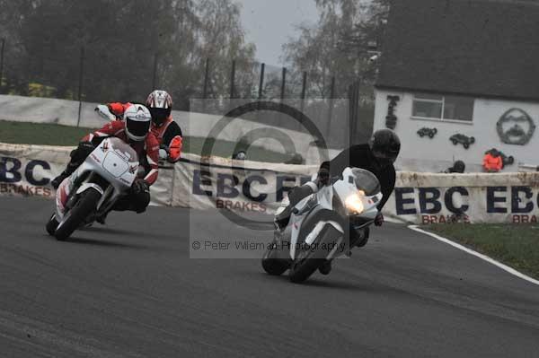 Mallory park Leicestershire;Mallory park photographs;Motorcycle action photographs;event digital images;eventdigitalimages;mallory park;no limits trackday;peter wileman photography;trackday;trackday digital images;trackday photos