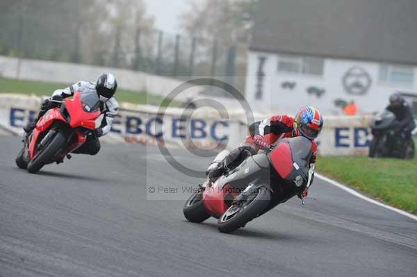 Mallory park Leicestershire;Mallory park photographs;Motorcycle action photographs;event digital images;eventdigitalimages;mallory park;no limits trackday;peter wileman photography;trackday;trackday digital images;trackday photos