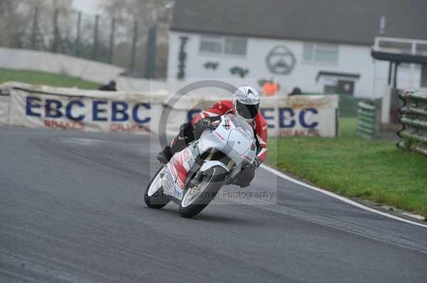 Mallory park Leicestershire;Mallory park photographs;Motorcycle action photographs;event digital images;eventdigitalimages;mallory park;no limits trackday;peter wileman photography;trackday;trackday digital images;trackday photos