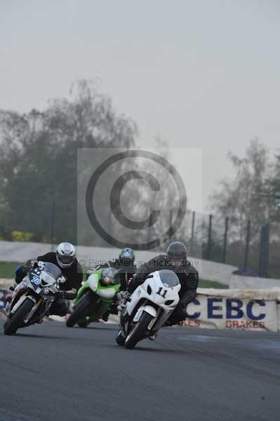 Mallory park Leicestershire;Mallory park photographs;Motorcycle action photographs;event digital images;eventdigitalimages;mallory park;no limits trackday;peter wileman photography;trackday;trackday digital images;trackday photos