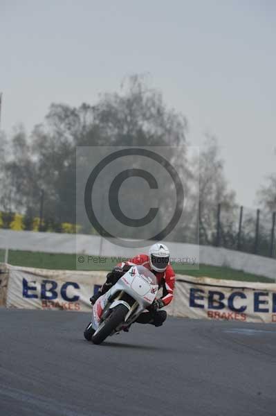 Mallory park Leicestershire;Mallory park photographs;Motorcycle action photographs;event digital images;eventdigitalimages;mallory park;no limits trackday;peter wileman photography;trackday;trackday digital images;trackday photos