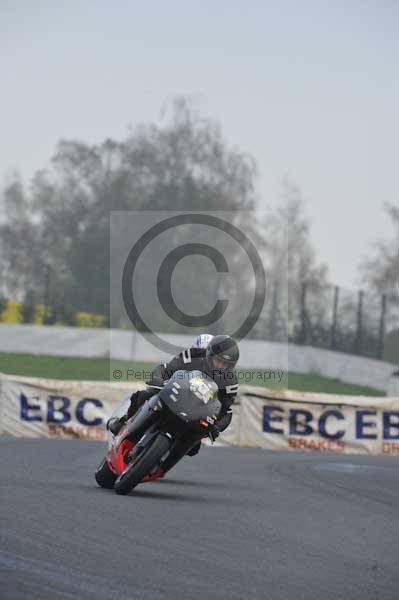 Mallory park Leicestershire;Mallory park photographs;Motorcycle action photographs;event digital images;eventdigitalimages;mallory park;no limits trackday;peter wileman photography;trackday;trackday digital images;trackday photos