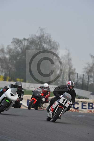 Mallory park Leicestershire;Mallory park photographs;Motorcycle action photographs;event digital images;eventdigitalimages;mallory park;no limits trackday;peter wileman photography;trackday;trackday digital images;trackday photos
