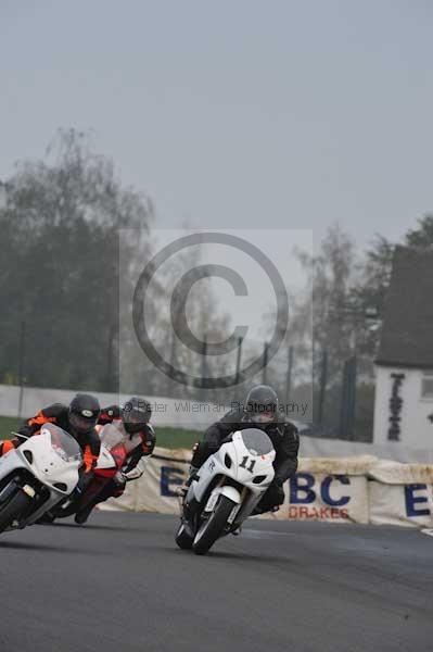 Mallory park Leicestershire;Mallory park photographs;Motorcycle action photographs;event digital images;eventdigitalimages;mallory park;no limits trackday;peter wileman photography;trackday;trackday digital images;trackday photos
