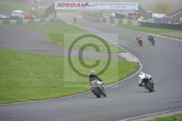 Mallory park Leicestershire;Mallory park photographs;Motorcycle action photographs;event digital images;eventdigitalimages;mallory park;no limits trackday;peter wileman photography;trackday;trackday digital images;trackday photos