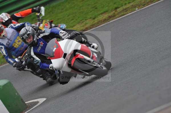 Mallory park Leicestershire;Mallory park photographs;Motorcycle action photographs;event digital images;eventdigitalimages;mallory park;no limits trackday;peter wileman photography;trackday;trackday digital images;trackday photos