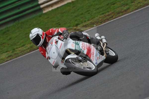 Mallory park Leicestershire;Mallory park photographs;Motorcycle action photographs;event digital images;eventdigitalimages;mallory park;no limits trackday;peter wileman photography;trackday;trackday digital images;trackday photos